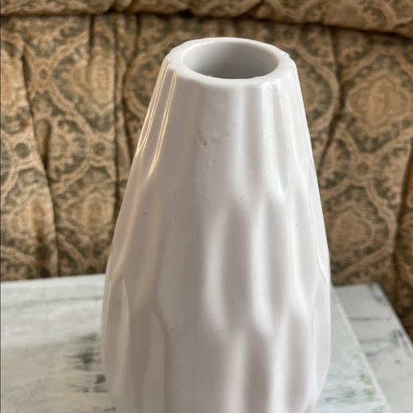 White pinecone and pattern ceramic Flower Vases - Picture 14 of 16